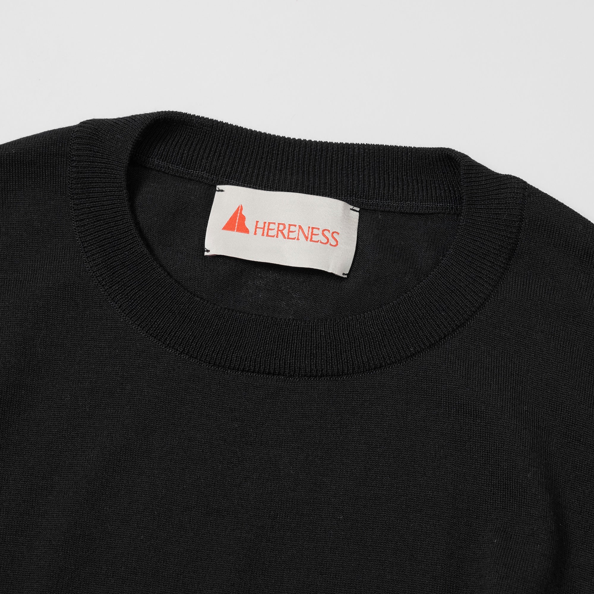 THE SPORTY SWEATER | Merino wool Sweater Tops | HERENESS – HERENESS.jp